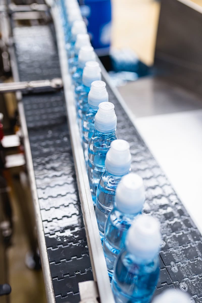 proceso de llenado industrial de botellas